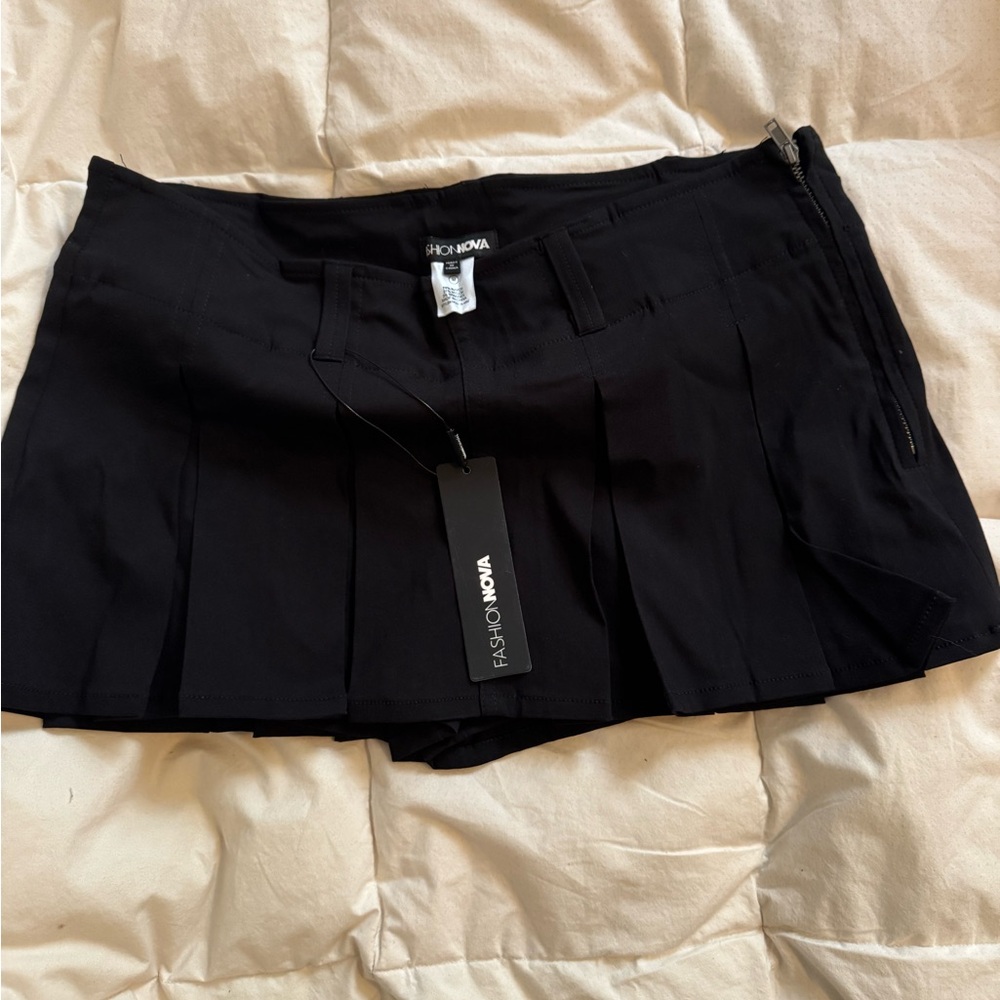 Fashion Nova Black Pleated Skort